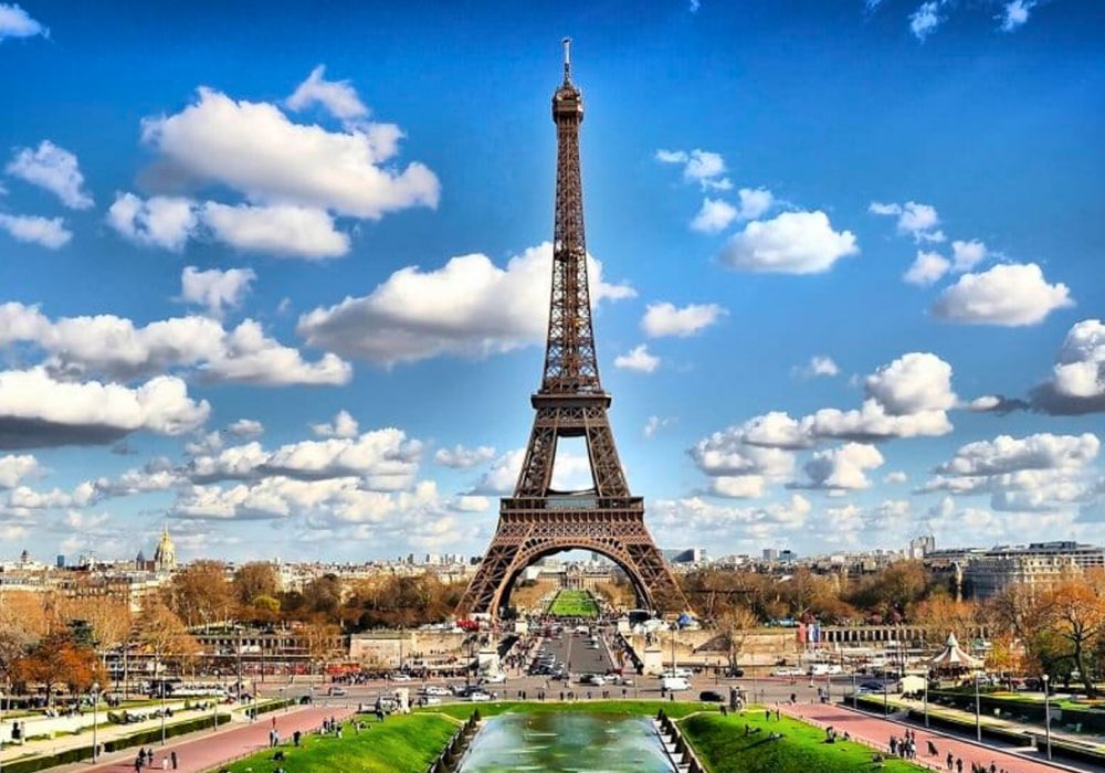 França reabre para viajantes vacinados, inclusive brasileiros