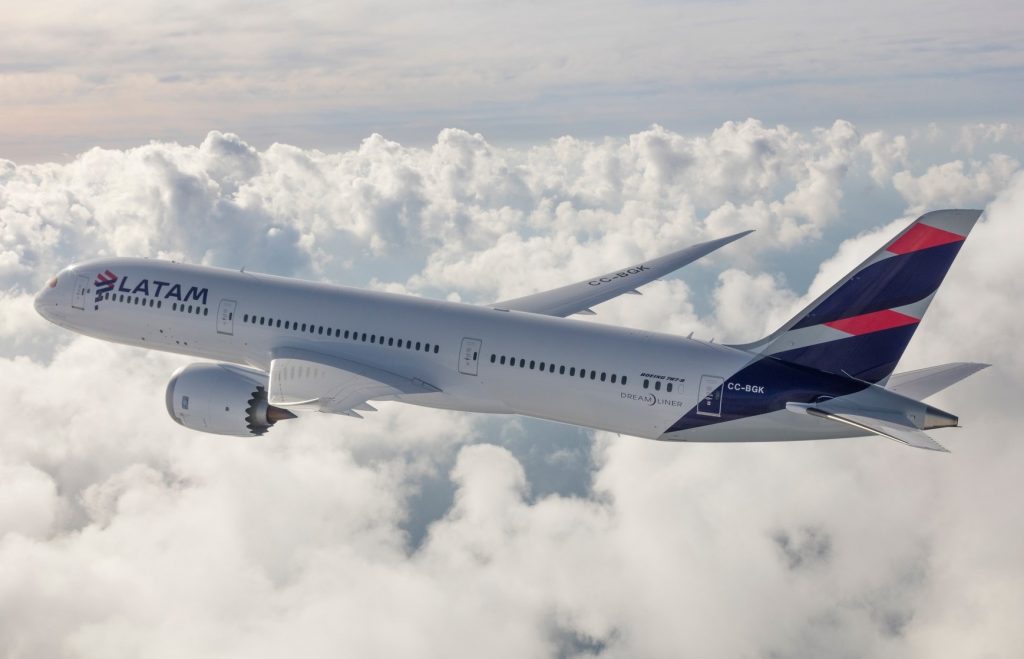 Latam cancela voos