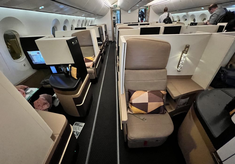 Voei na executiva da Etihad para a Indonésia