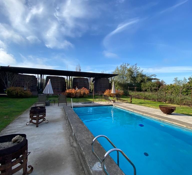 Como é se hospedar numa barrica de vinho