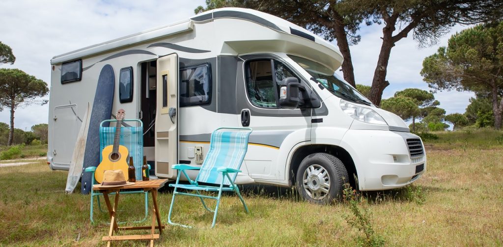 Empresa busca social media para trabalhar viajando