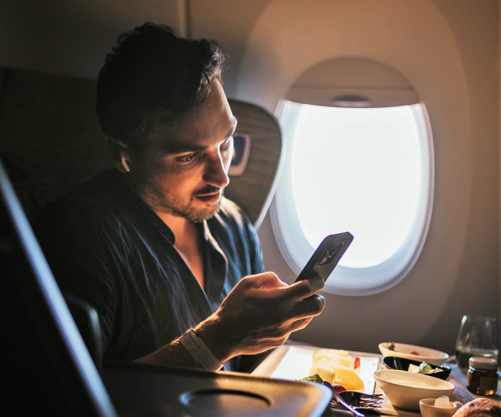 WhatsApp da ANAC: passageiros podem usar ferramenta para dúvidas e informações