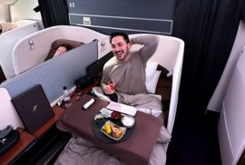 Como é voar na Primeira Classe da Japan Airlines - JAL?