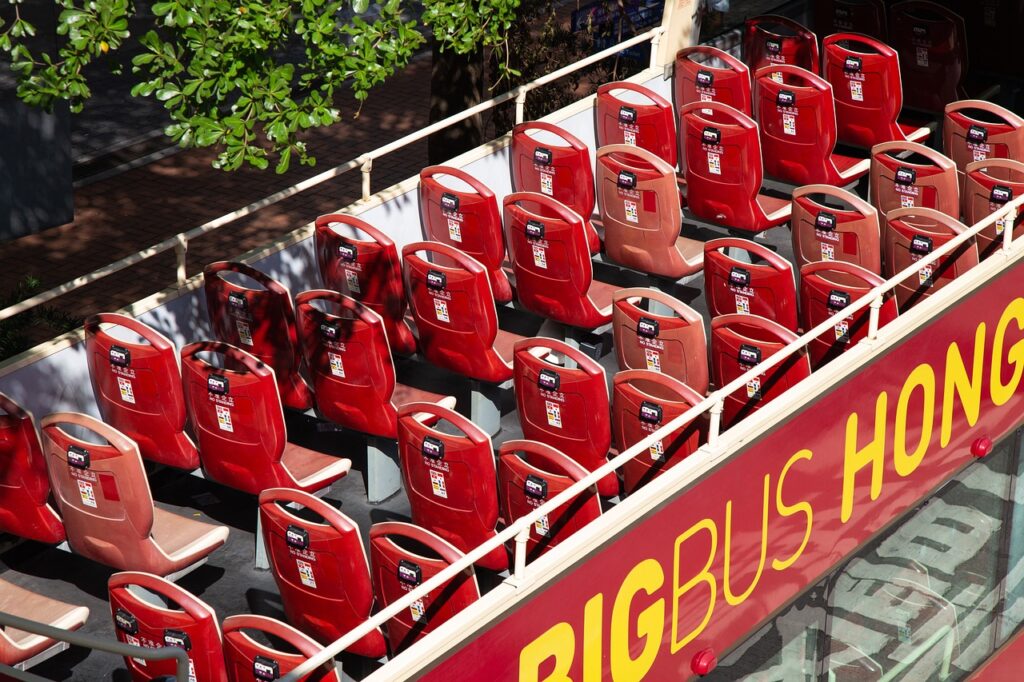 Motivos para investir em tours e passeios com guias nas viagens